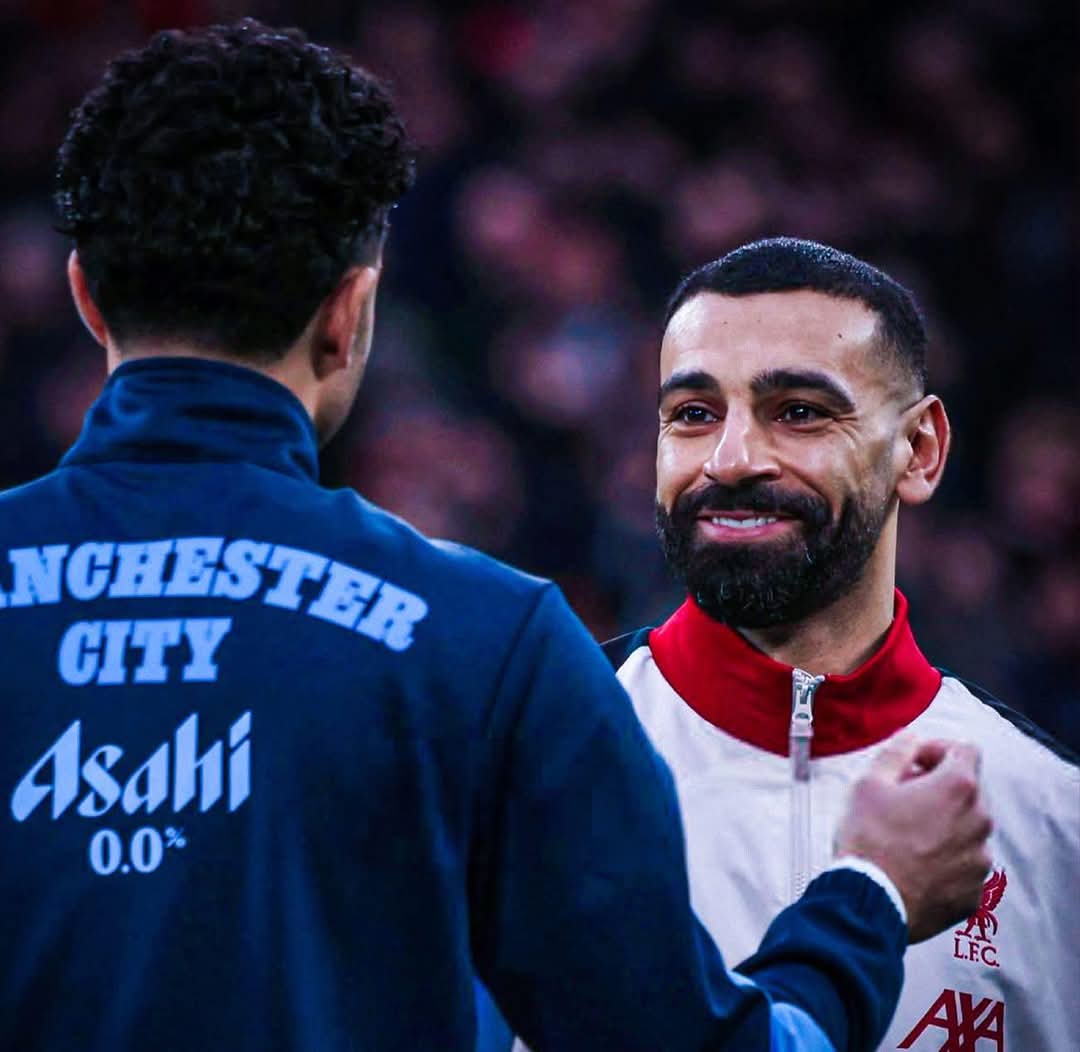 فيديو .. لقاء محمد صلاح وعمر مرموش بملعب الاتحاد