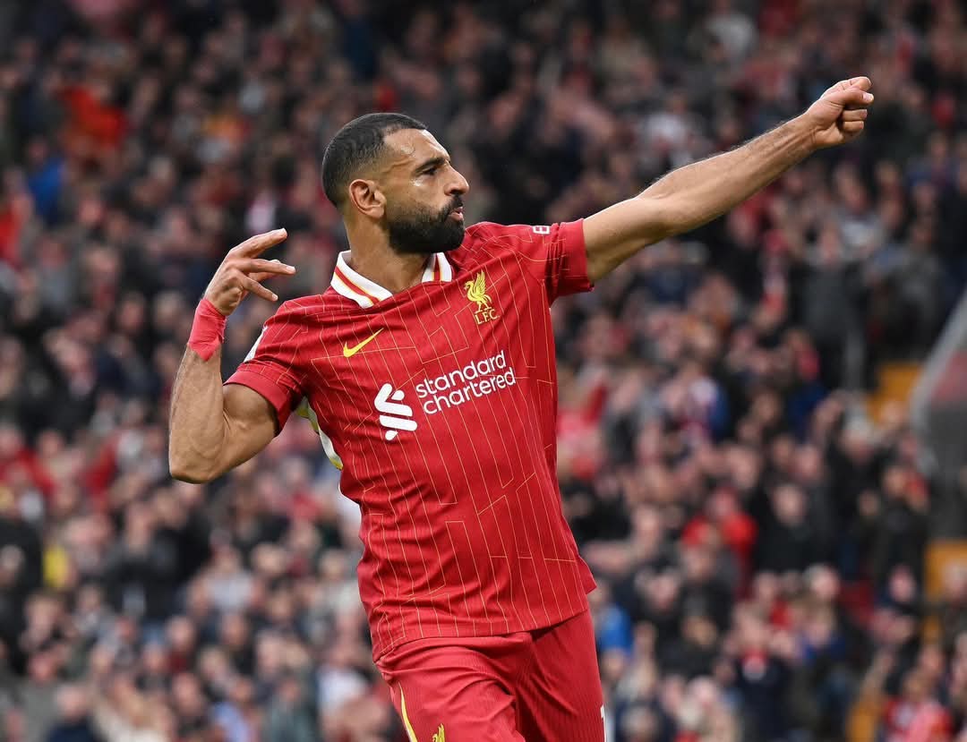 صلاح يقود ليفربول لعبور ساوثهامبتون ٣-١ و يهرب بالقمة بعيدا و يعادل رقم اجويرو