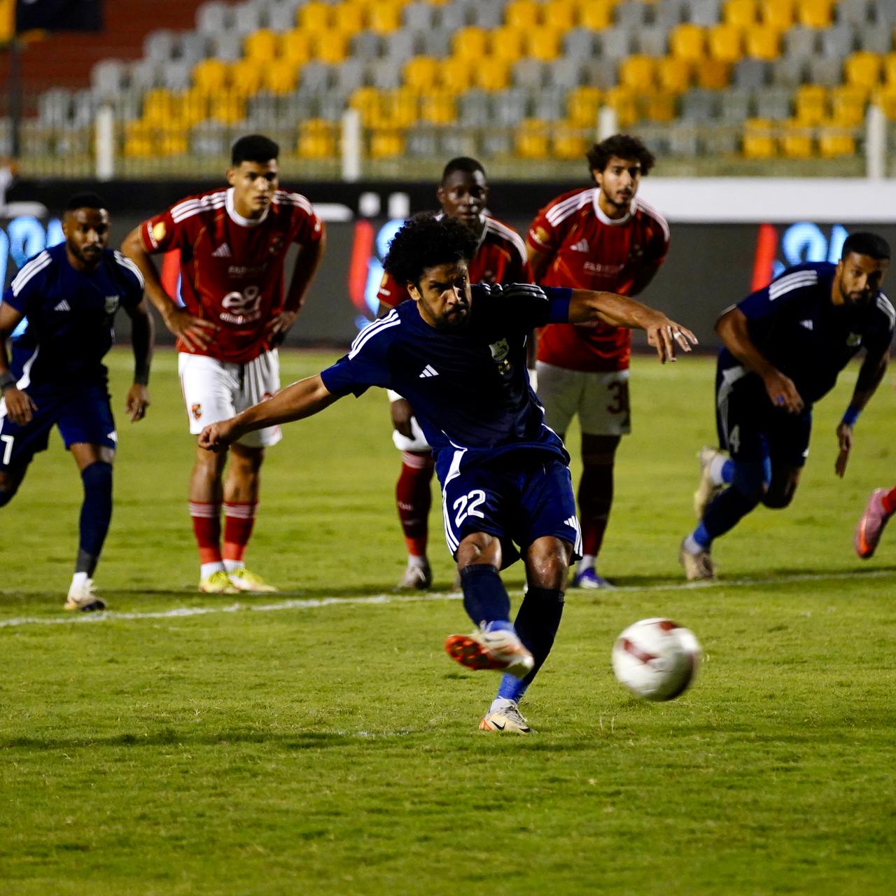 الأهلي يواصل نزيف النقاط بعد التعادل مع انبي