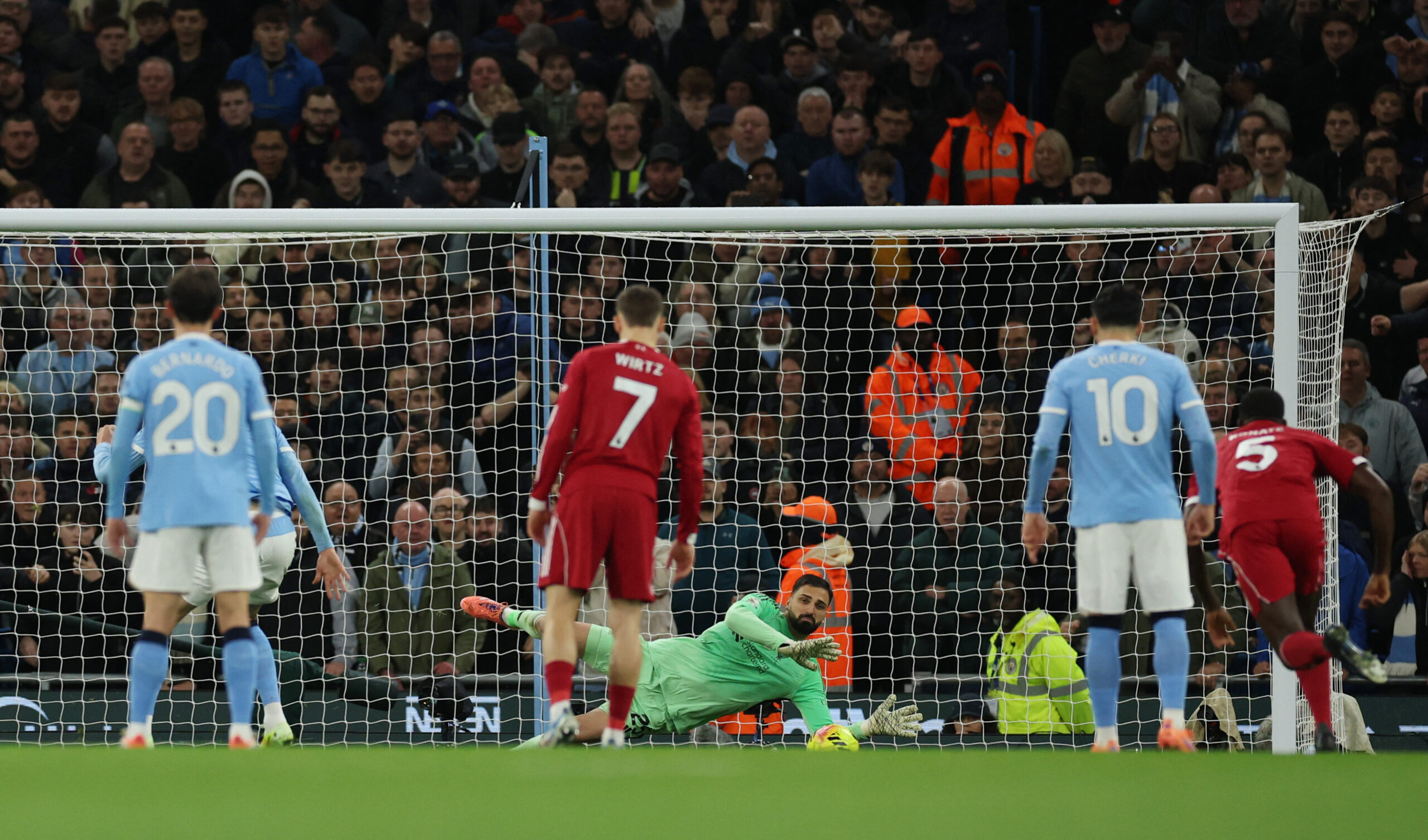 ليفربول يسقط بخسارة جديدة بثلاثية أمام مانشستر سيتى