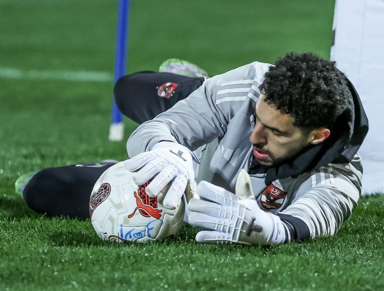طبيب الأهلي يكشف تفاصيل إصابة «شوبير» بعد مباراة إنبي
