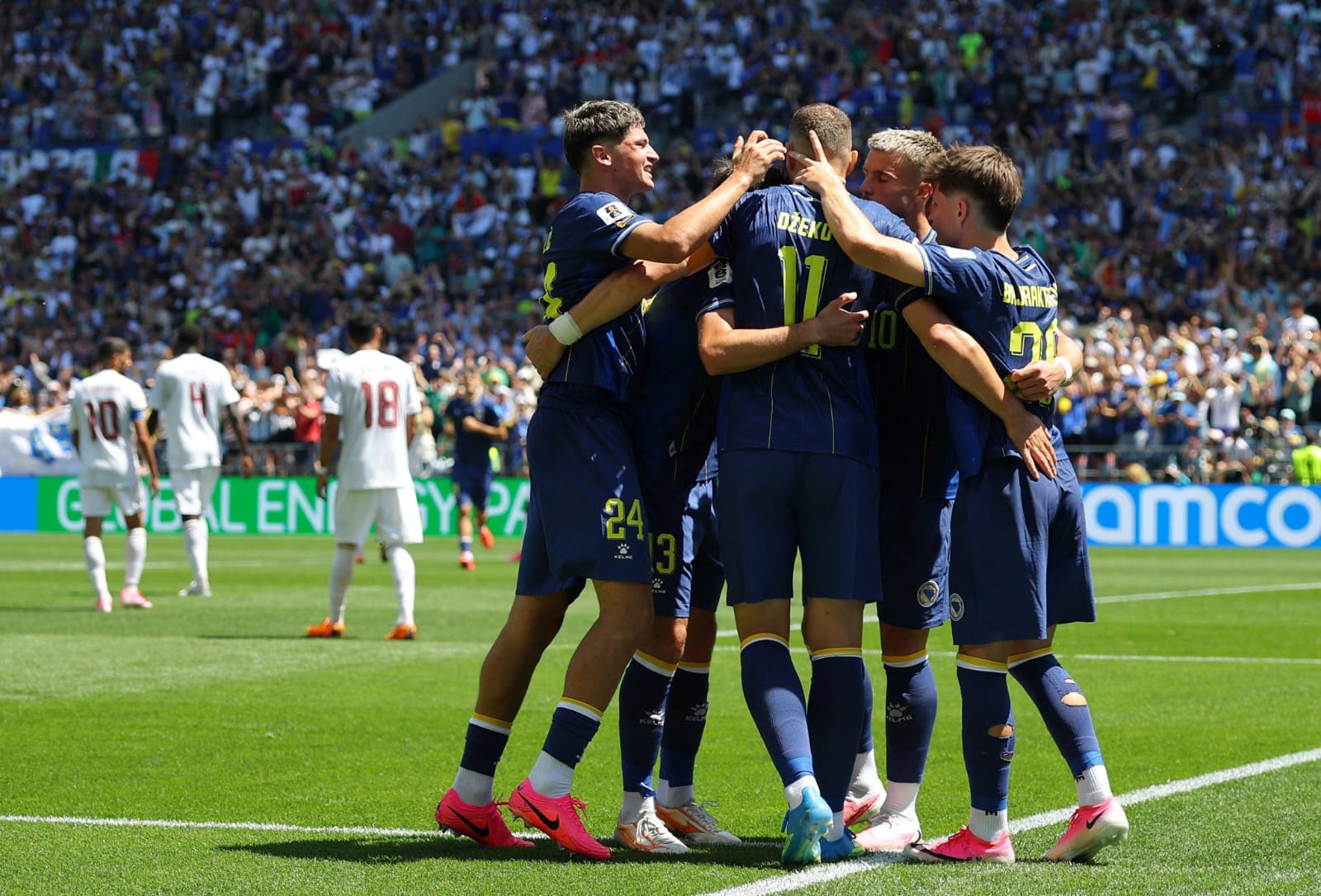 البوسنة تطيح بقطر خارج كأس العالم بثلاثية