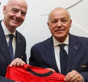 رئيس فيفا يحتفي بإنجاز منتخب مصر في المونديال ويشيد بالجماهير