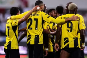 الاتحاد يضرب الفيصلي بثلاثية ويتربع على صدارة دوري روشن