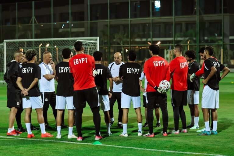 صلاح يقود هجوم الفراعنة .. التشكيل المتوقع لمواجهة أنجولا بتصفيات أمم إفريقيا