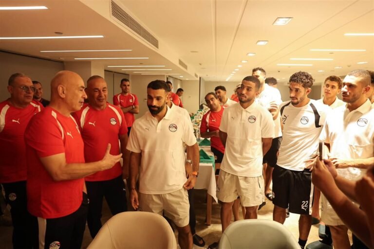 لاعبو منتخب مصر يحتفلون بالتوأم بعد تجديد التعاقد حتى 2030