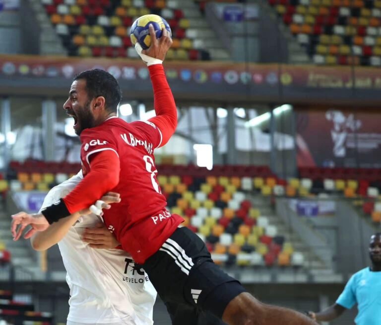 «للمرة الرابعة على التوالي».. الأهلي يُتوج بطلا لكأس إفريقيا كرة اليد على حساب الزمالك
